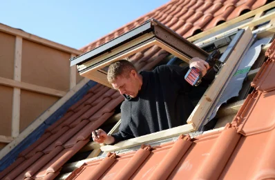 Pose de fenêtres de toit Velux à Val-Sonnette
